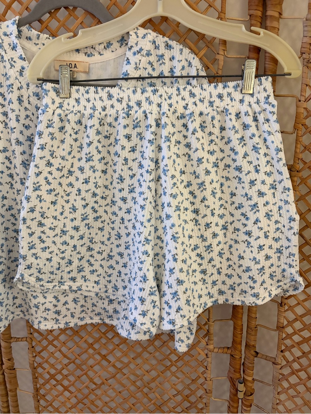 J.O.A. Women’s Ribbed White Two-Piece Lounge Set with Blue Floral Print - Picture 10 of 10